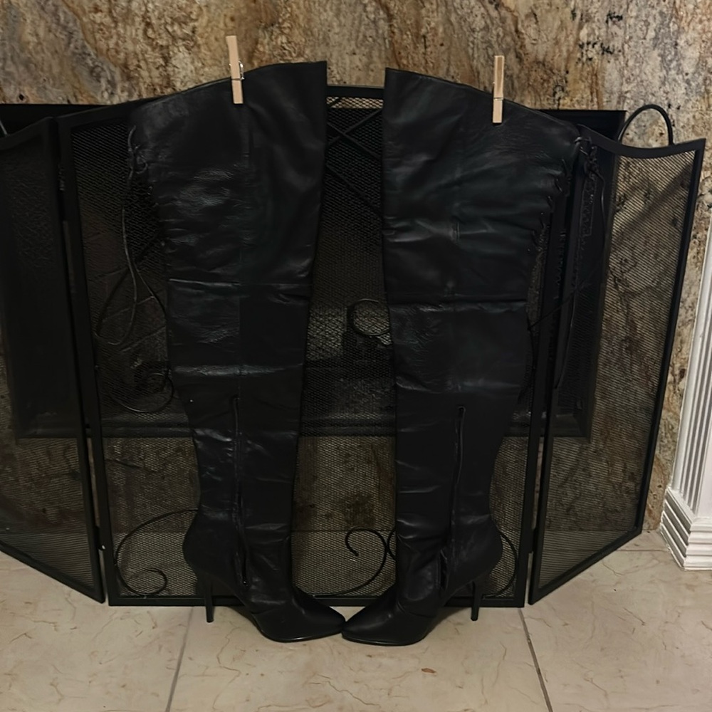 Pristine-  kept in box thigh high leather boots!